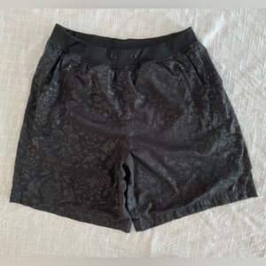 ❣️2/$25❣️ ADIDAS men’s black pattern shorts | MEDIUM